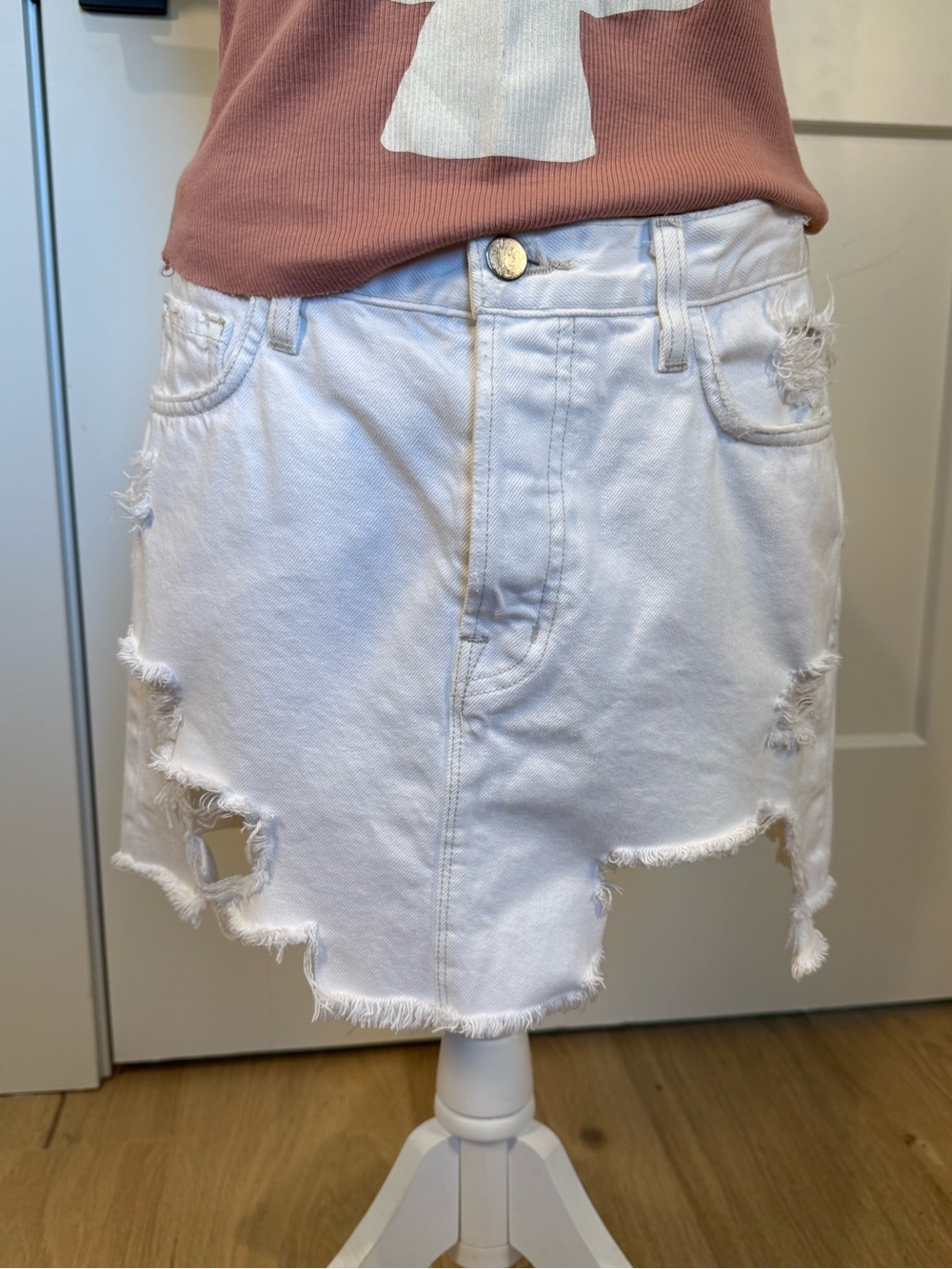 J Brand White Distressed Denim Mini Skirt – Size 27